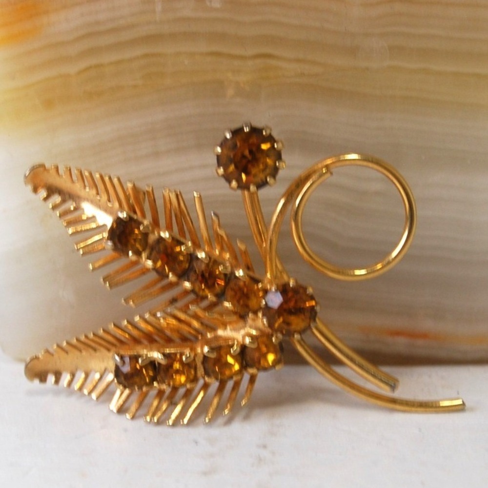Vintage Gold Tone Brooch Feather‎ Leaves Amber Rhinestones MCM Classic Art Deco